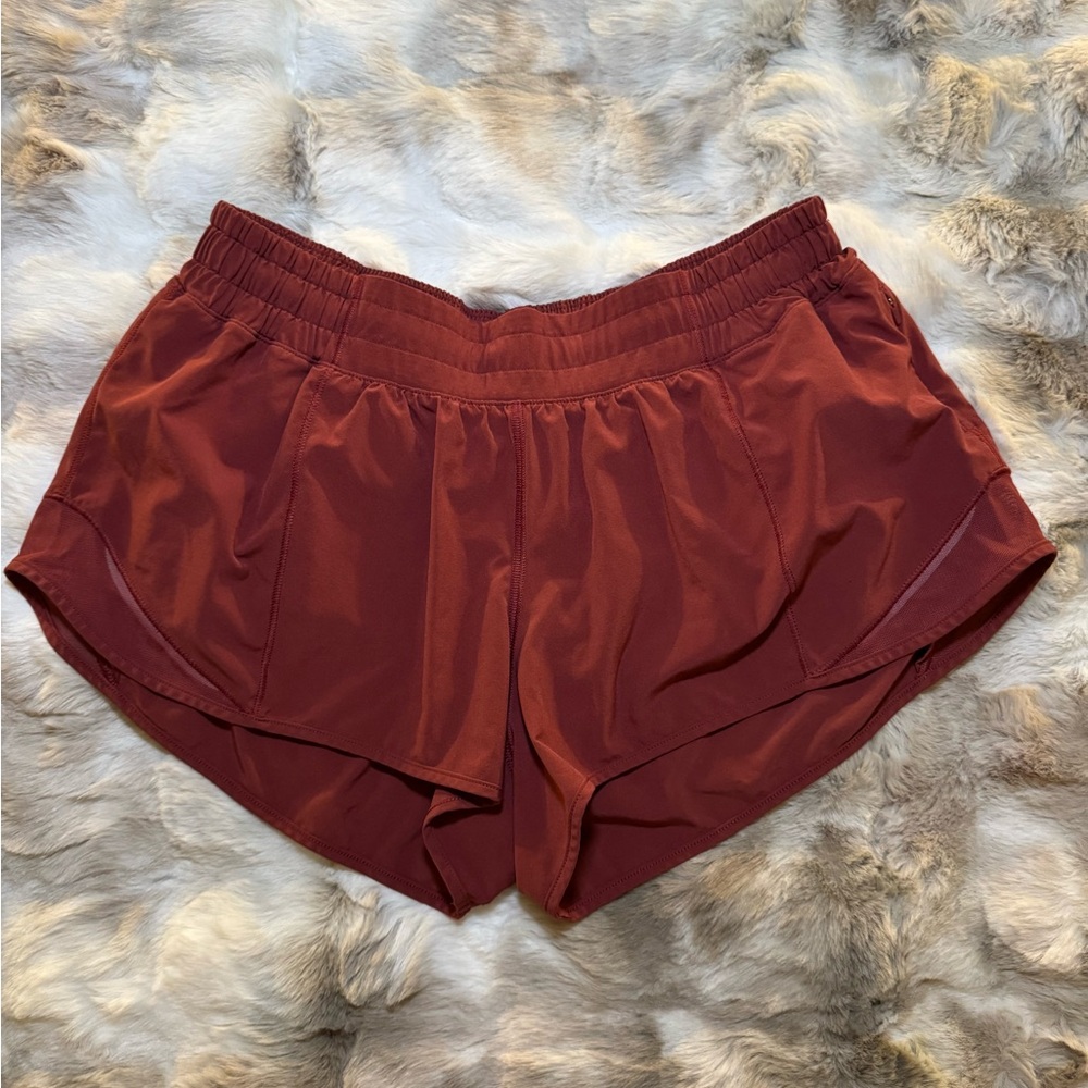 Lululemon Hotty hot 2.5 Shorts
